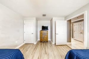 Sterling Beach 706 18
