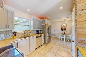 Driftwood Beach Retreat 8