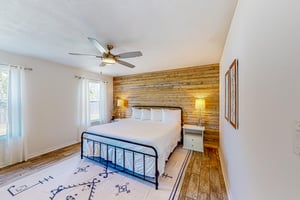 Driftwood Beach Retreat 17