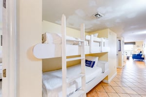 Pelican Isle 216 9