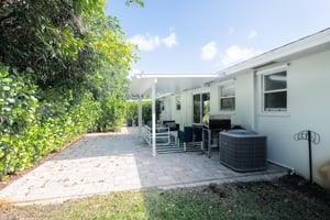 2 Palms A 17