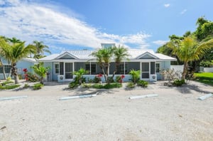 The exterior of Tropical Breeze Resort in Siesta Key Florida with complimentary parking spots out front