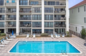 The Gulfside outdoor pool in front of Huntington by the Sea in Destin Florida
