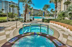 The outdoor hot tub at Harbor Landing in Destin Florida