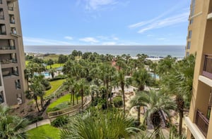 The luscious grounds of Westwinds at Sandestin