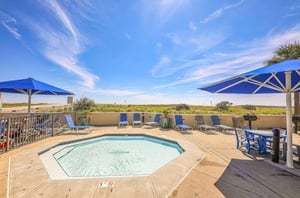 The outdoor kiddie pool at Phoenix VI in Orange Beach Alabama