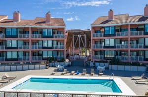 Palm Beach Club features a bayside swimming pool