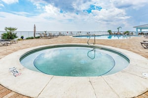 The outdoor hot tub at Harbour Pointe
