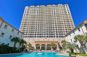 This luxury, Gulffront highrise offers stunning ocean views