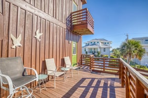 Ariola 107  The Treehouse 16
