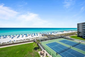 Holiday Surf and Racquet Unit 520 1