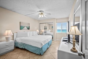 Holiday Surf and Racquet Unit 520 19