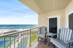 Holiday Surf and Racquet Unit 505 24