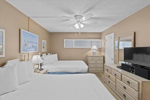 Holiday Surf and Racquet Unit 217 4