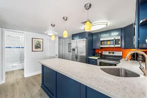 Holiday Surf and Racquet Unit 320 5
