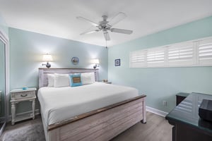 Holiday Surf and Racquet Unit 320 18