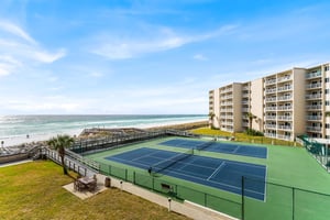 Holiday Surf and Racquet Unit 320 26