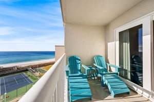 Holiday Surf and Racquet Unit 712 18