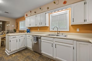 Kitchen Cabinets at Buckhorn Springs