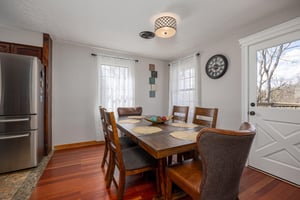 Dining table for 6 at Hoop Dreams Lodge