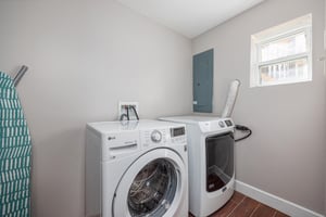Washer and dryer at Hoop Dreams Lodge