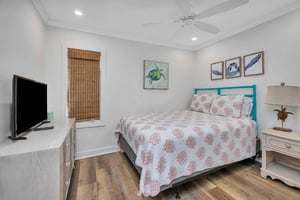 Guest bedroom at 530 Delegal showing a fullsize bed, dresser, television, bedside table, and overhead ceiling fan.