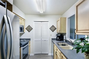 Full Kitchen – Harbour Oaks 316, St. Simons Island