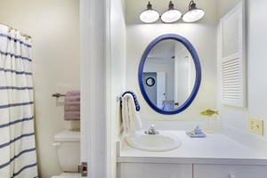 Twin Bedroom Ensuite Bath – Harbour Oaks 316