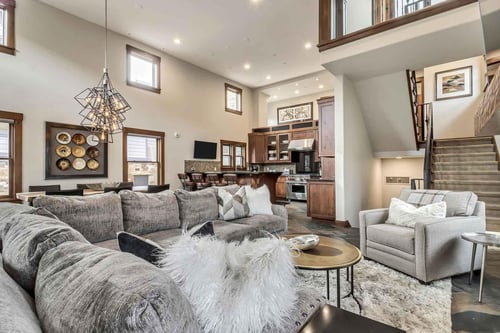 2583472 Highpeakonparkavelivingroom_header