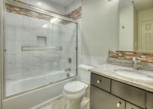6193 Bathroom