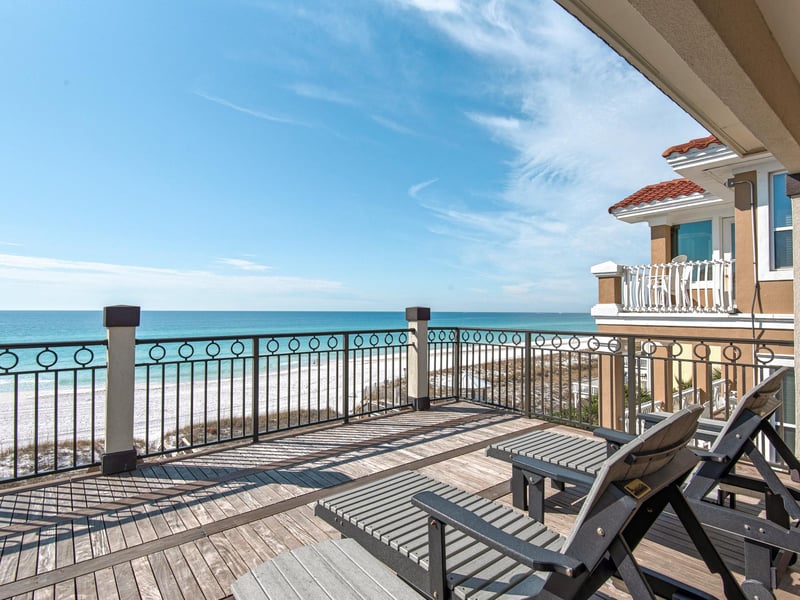 1901805 Privatebalconyon4thflooroff2ndmasterandguestbedroom