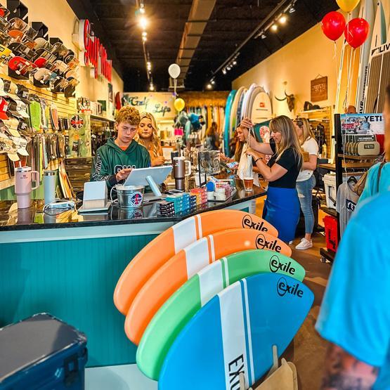 1960278 Liv Adventure