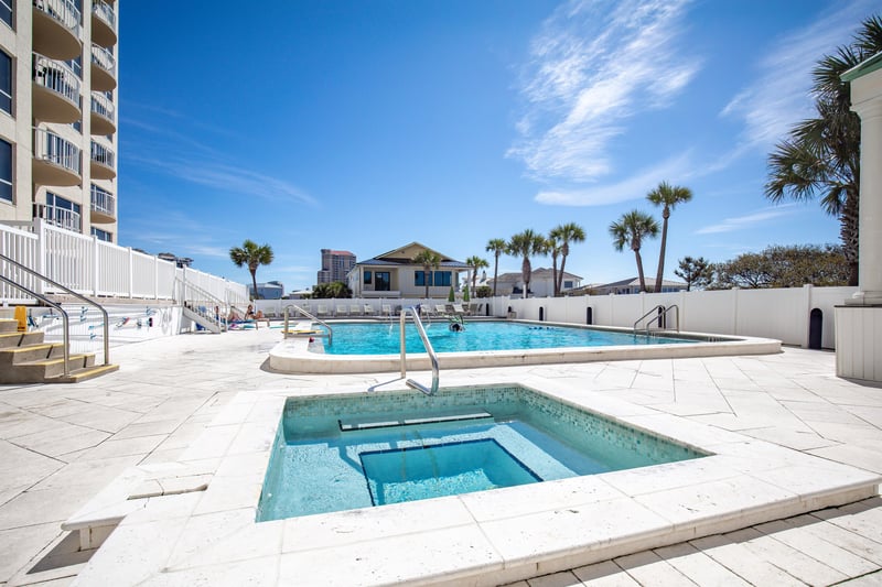 Gulf front pool and Jacuzzi