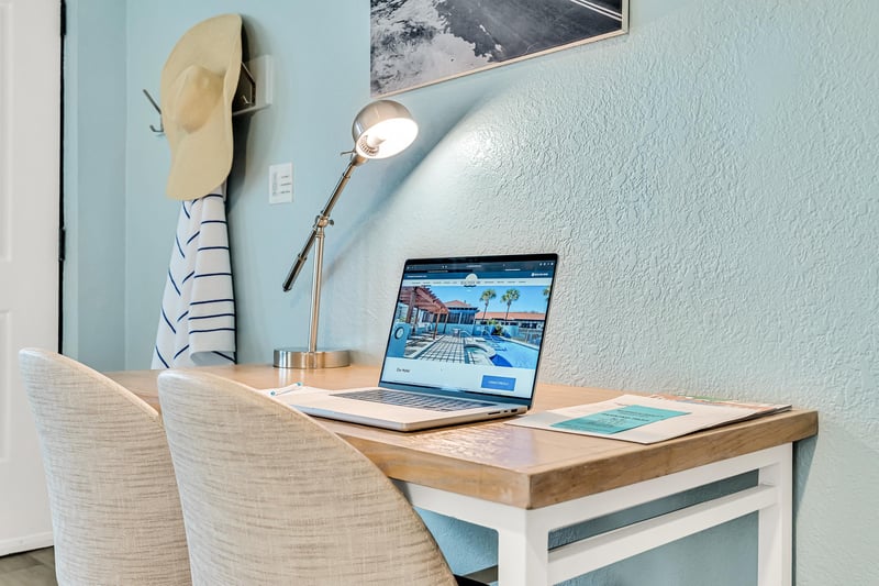 2081486 Work From The Beach