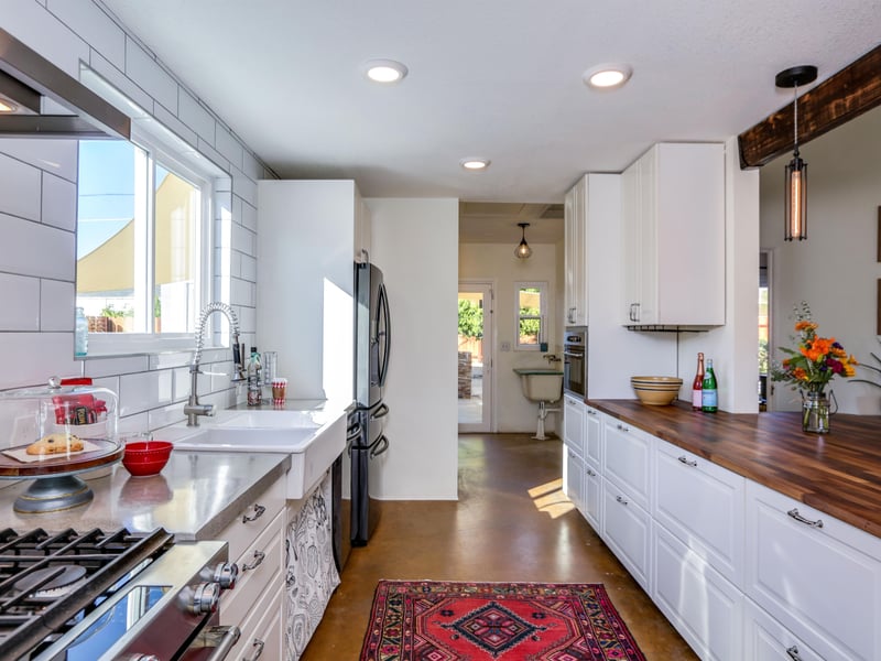 Well equipped kitchen