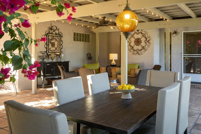 Al fresco dining for 6