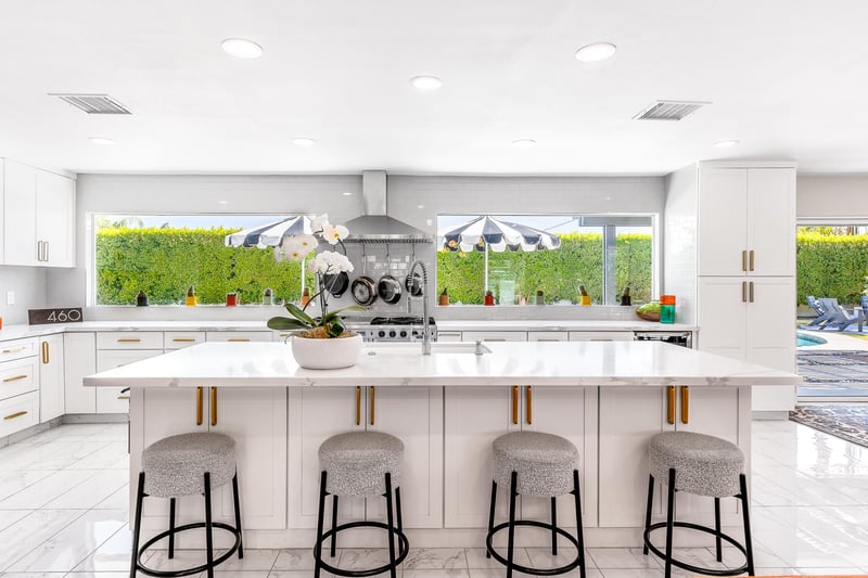 Plenty of room at the kitchen island