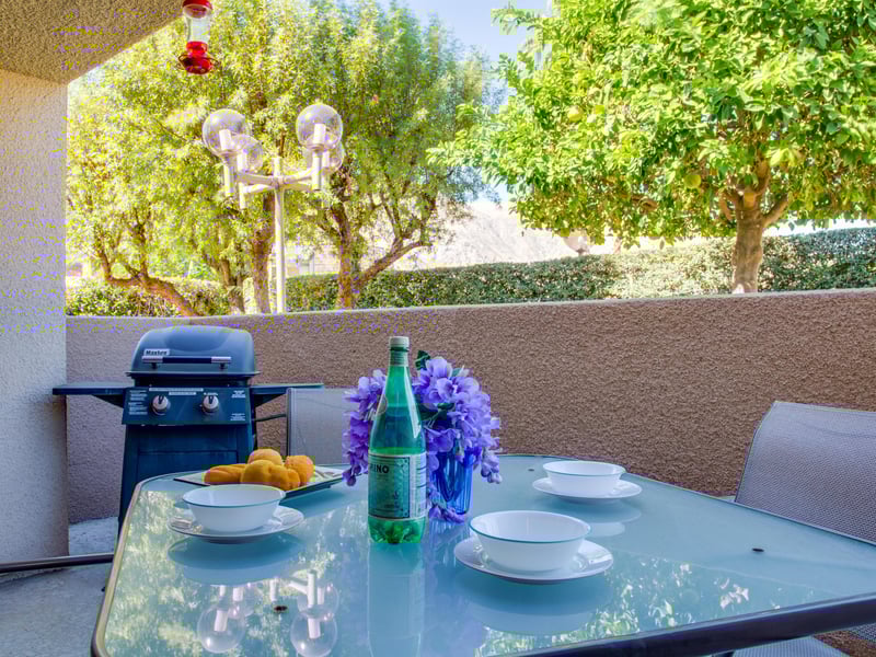 Patio Dining al Fresco