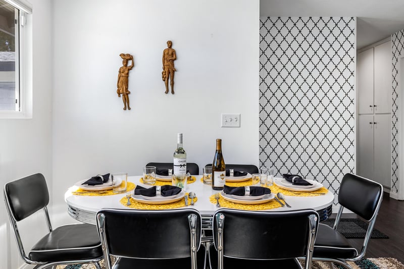 Indoor dining for six