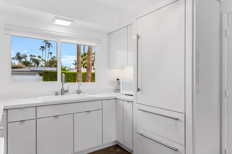 Clean lines in this kitchen