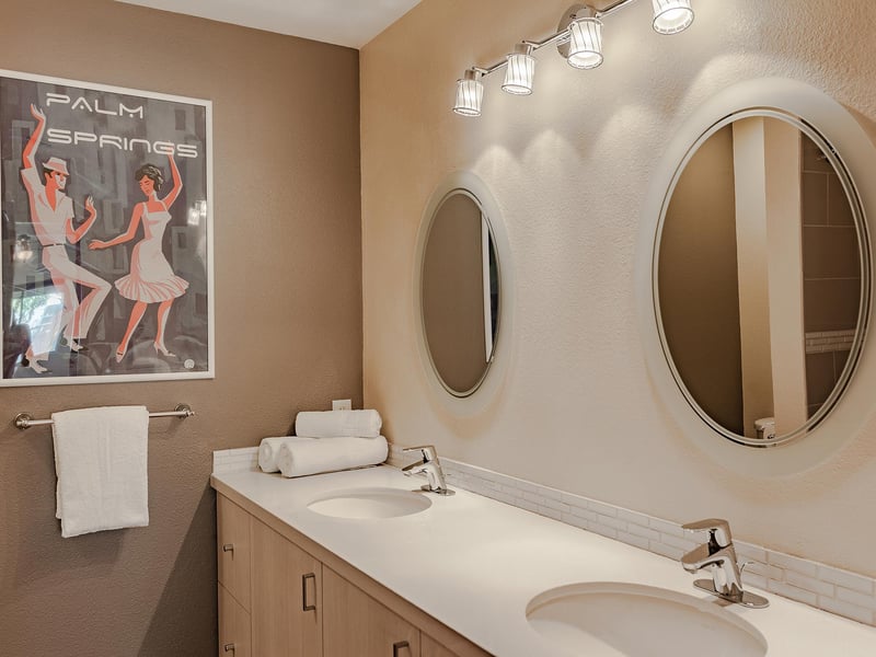 Ensuite bath with double vanity