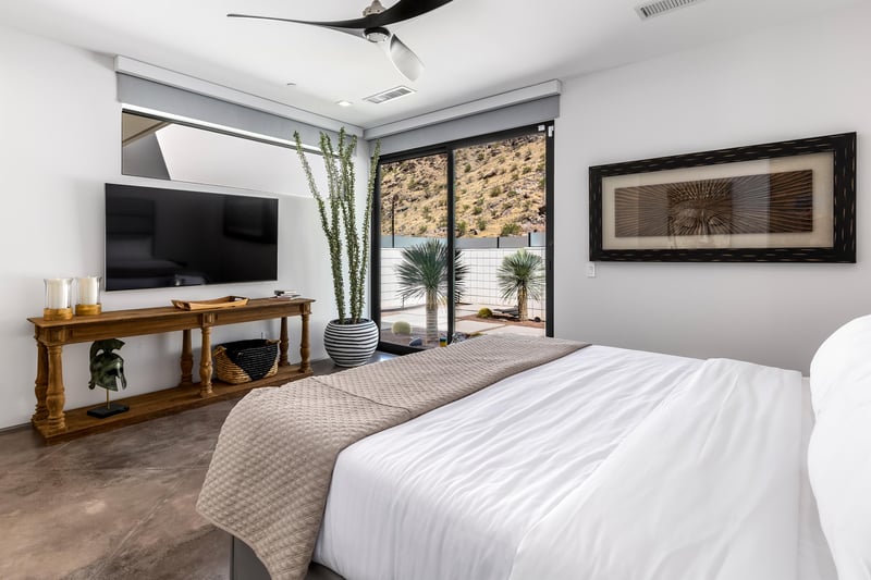 Guest bedroom with direct access to front courtyard