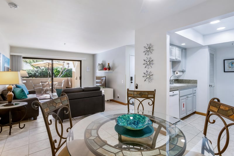 Freeflowing floorplan