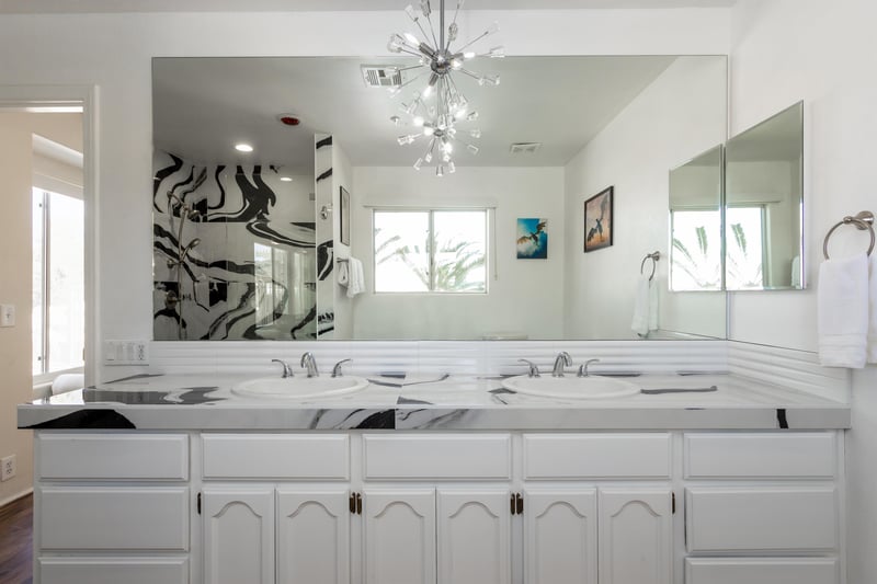 Pamper yourself in the luxurious bathroom