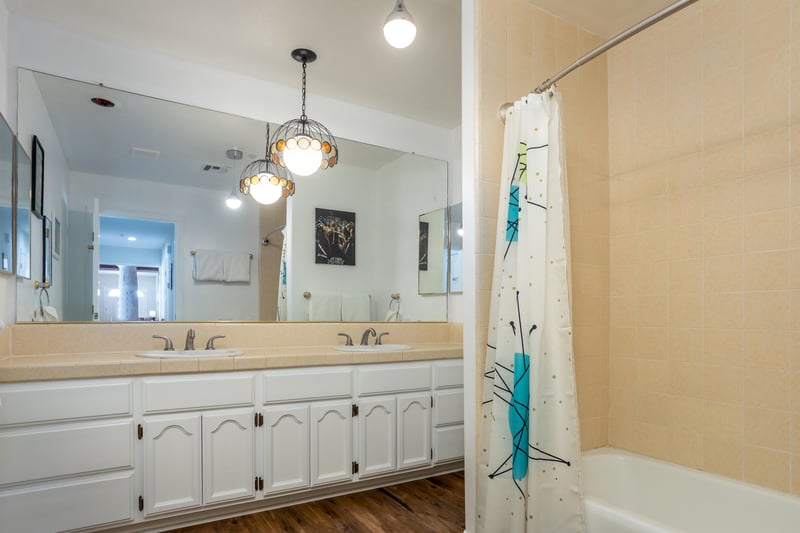 Pamper yourself in the luxurious bathroom