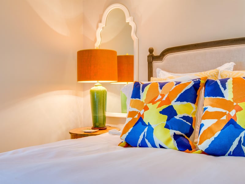 Splashes of color create the Palm Springs vibe.