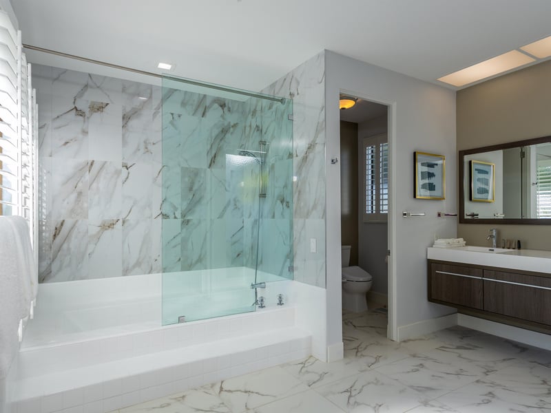 Pamper yourself in the luxurious bathroom