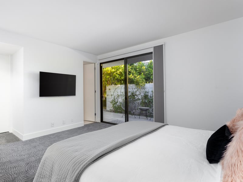 Bedroom with direct access to the yard