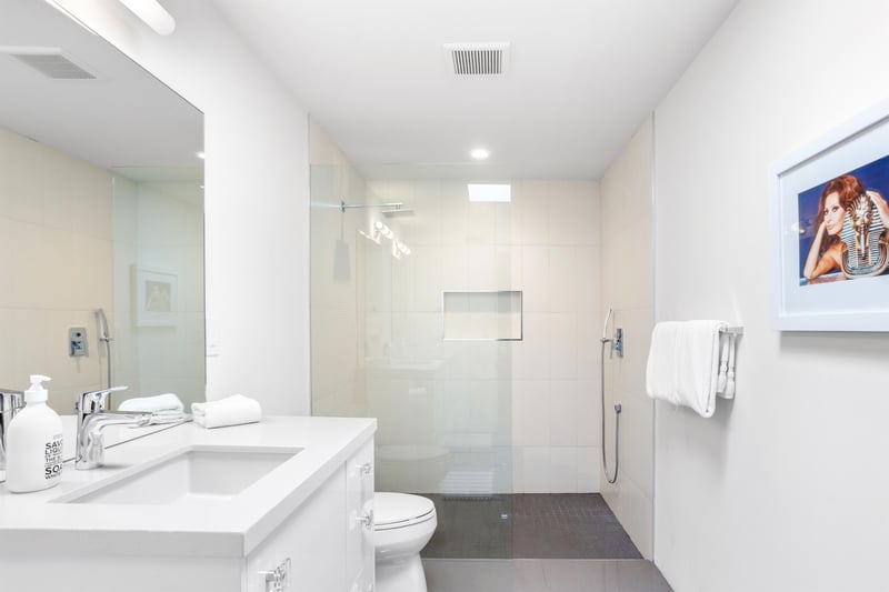 Gorgeous walkin shower