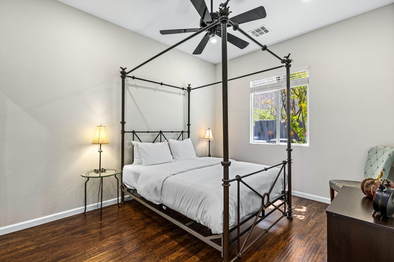 Relaxing guest bedroom